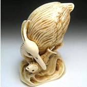 японская нецка из слоновой кости Цапля