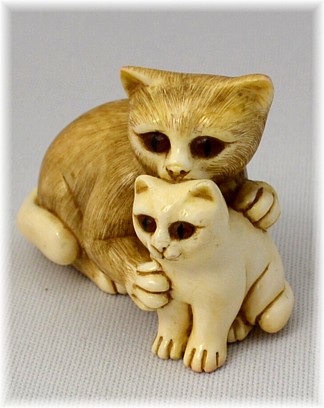 нэцкэ из слоновой кости Кошка с котенком, 1950-е гг., Япония