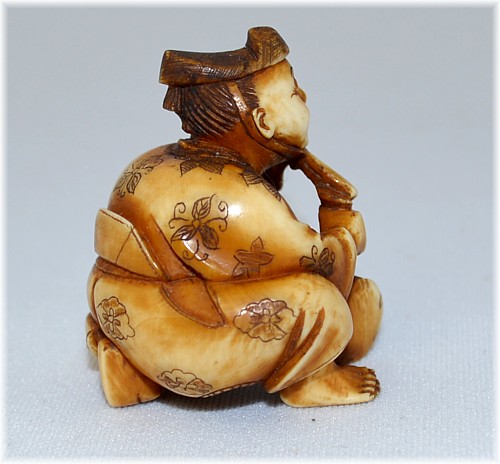 японская  нэцкэ из слоновой кости эпохи Эдо МУЗЫКАНТ
