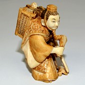 японская антикварная нэцкэ из слоновой кости в виде Бенкея
