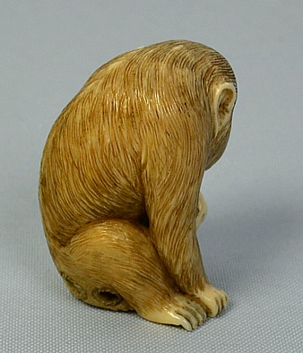 Обезьяна, японская нэцкэ из слоновой кости,1930-е гг.