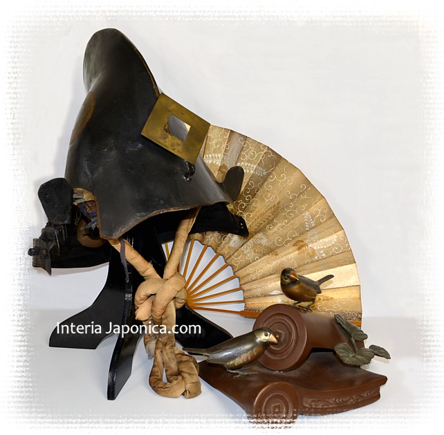 самурайский шлем и бронзовая антикварная композиция
