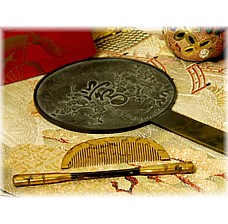 японское антикварное бронзовое зеркало с рельефным рисунком, эпоха Эдо