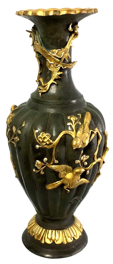 бронзовая японская ваза сзолочеными  рельефами, 1850-е гг.