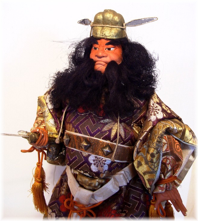 японская антикварная кукла, изображающая защитника от злых духов