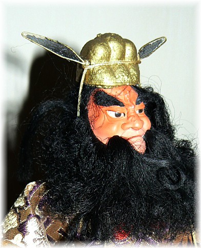 японская антикварная кукла, изображающая защитника от злых духов 