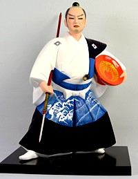 самурай с копьем и чашей для сакэ, японская статуэтка Хаката