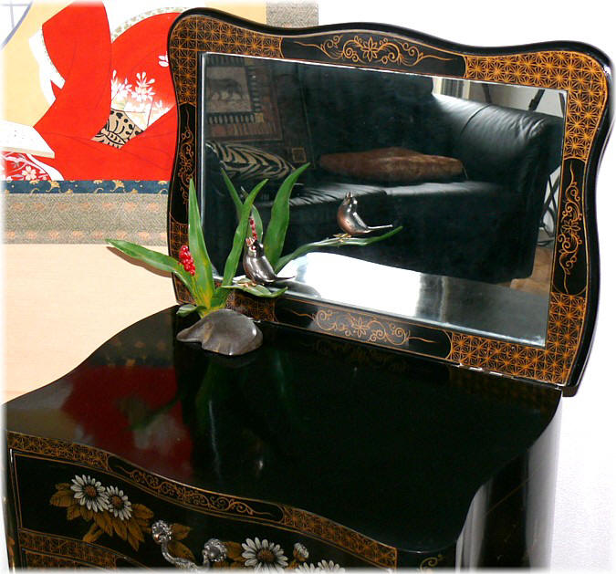  шкафчик с зеркалом и авторской росписью