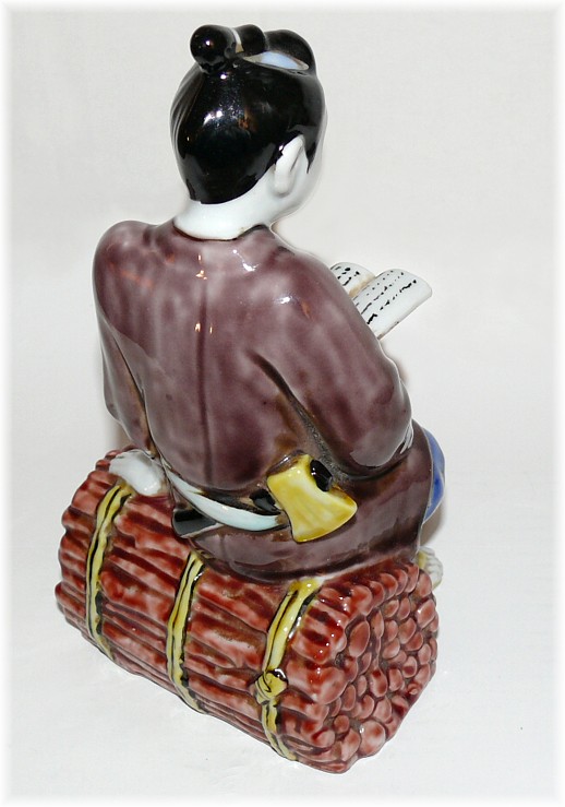 японская антикварная фарфоровая статуэтка Мальчик с книгой, 1920-е гг.