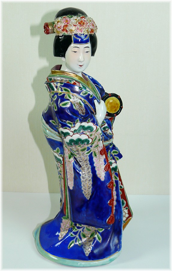  японская фарфоровая статуэтка ДАМА В СИНЕМ КИМОНО, конец эпохи Эдо