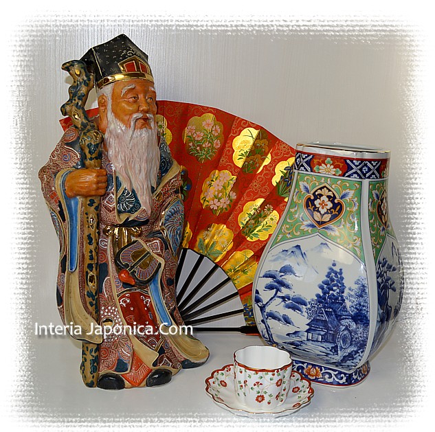 японский антикварный фарфор: ваза и фарфоровая фигура