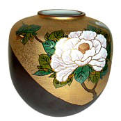 японская ваза кутани с изображением белого пиона