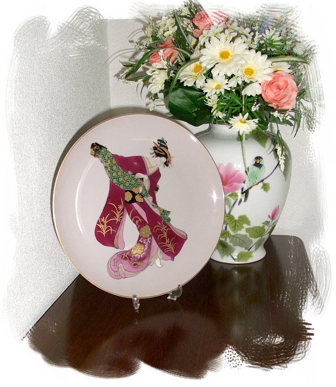 японский фарфор: декоративная тарелка с росписью