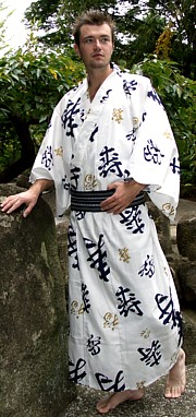 японская традиционная юката - кимоно из хлопка