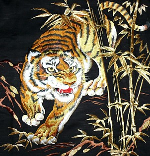 вышивка на мужском кимоно Тигр