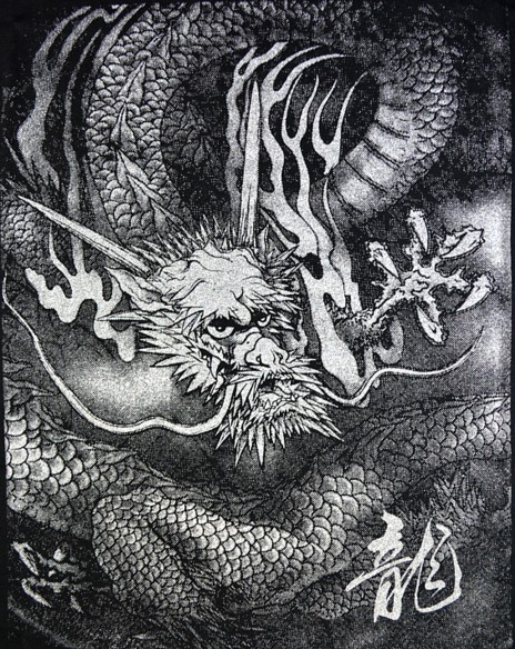 Дракон, рисунок на спине мужской японской футболки