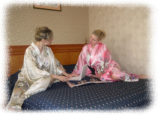 японские традиционные шелковые кимоно