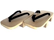 японская традиционная держвянная обувь - гета