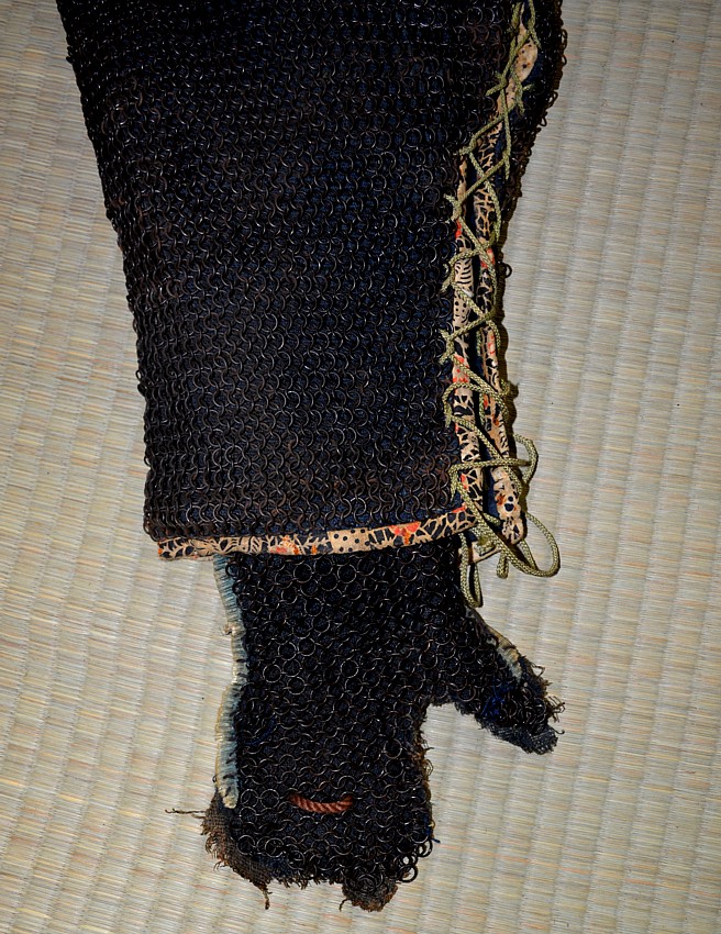 кольчужные рукава японского самурайского доспеха эпохи Сэнгоку