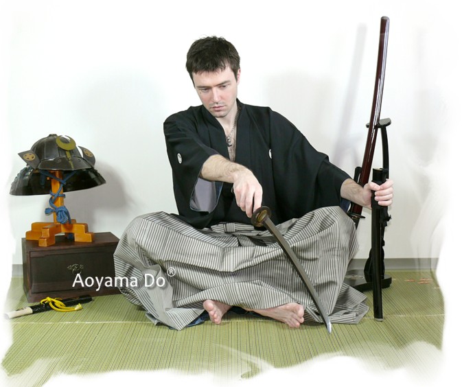 самурайский шлем кабуто, меч катана, кинжал танто