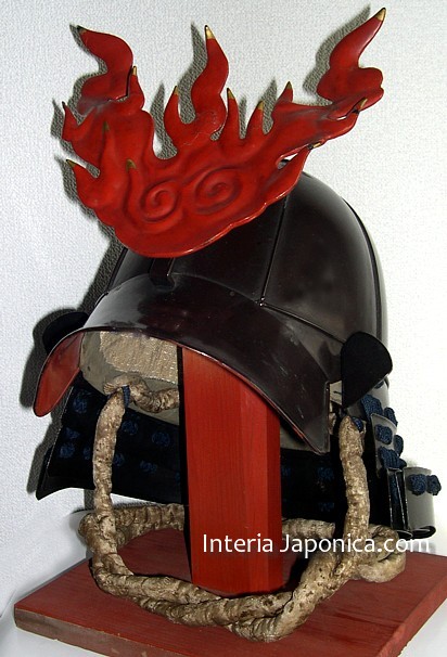 самурайский шлем кабуто с маэтатэ в виде пламени 1560-е гг., эпоха Муромати