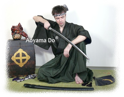 японский меч для практики иайдо. японская одежда: хакама, кимоно