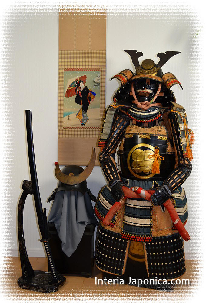 предметы японского исусства и самурай-арт: доспехи самурая, подставка для самурайского меча, самурайский шлем Кабуто