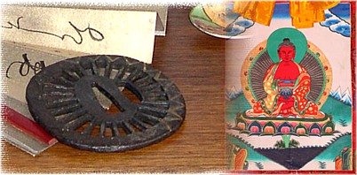 японская антикварная цуба (гарда меча) с буддийским символом Колеса Судьбы