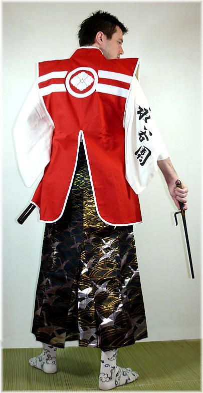 одежда самурая: куртка дзимбаори с фамильным самурайским гербом