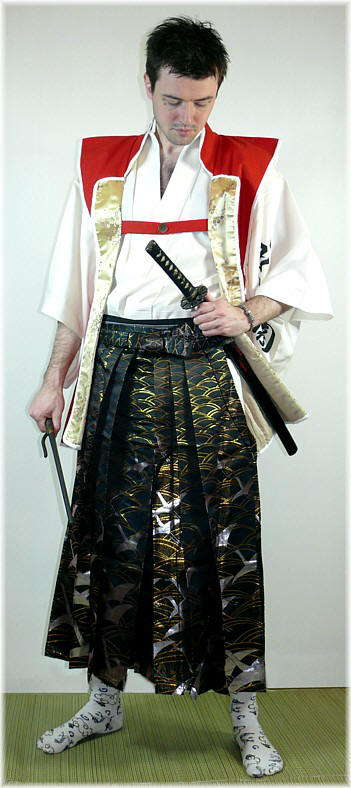 одежда самурая: куртка дзимбаори, хакама из парчи, шелковое кимоно
