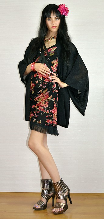 японская женская одежда - хаори (вид жакета) из шелка