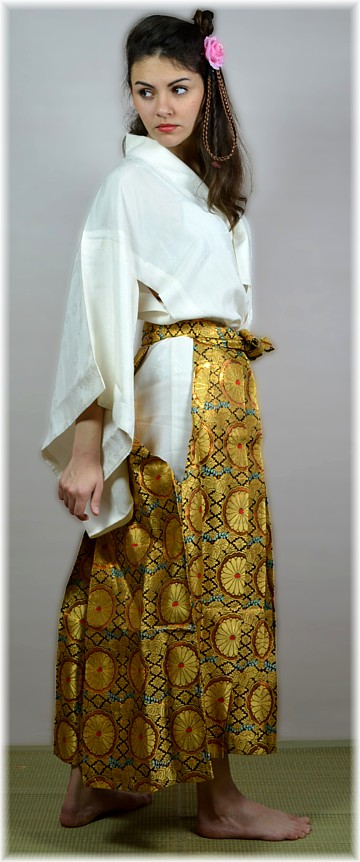хакама ( штаны-юбка) из золотой парчи