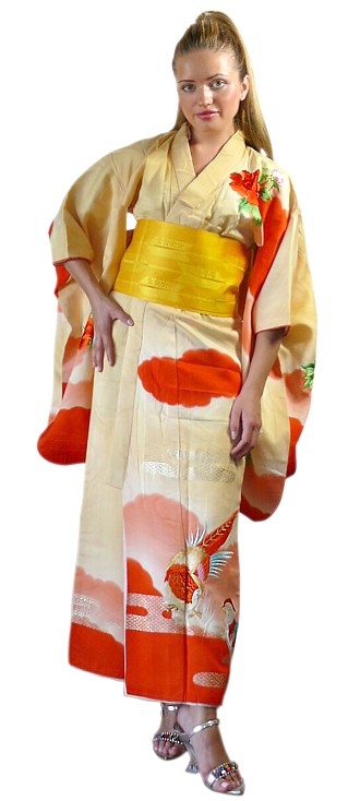 японское традиционное  кимоно с вышивкой и пояс оби