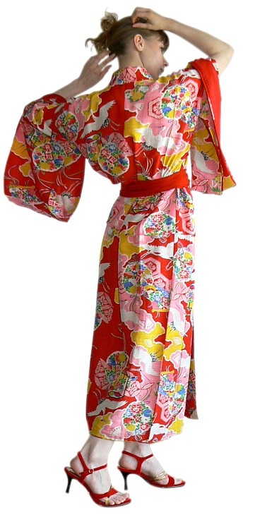 японское старинное шелковое кимоно молодой девущки
