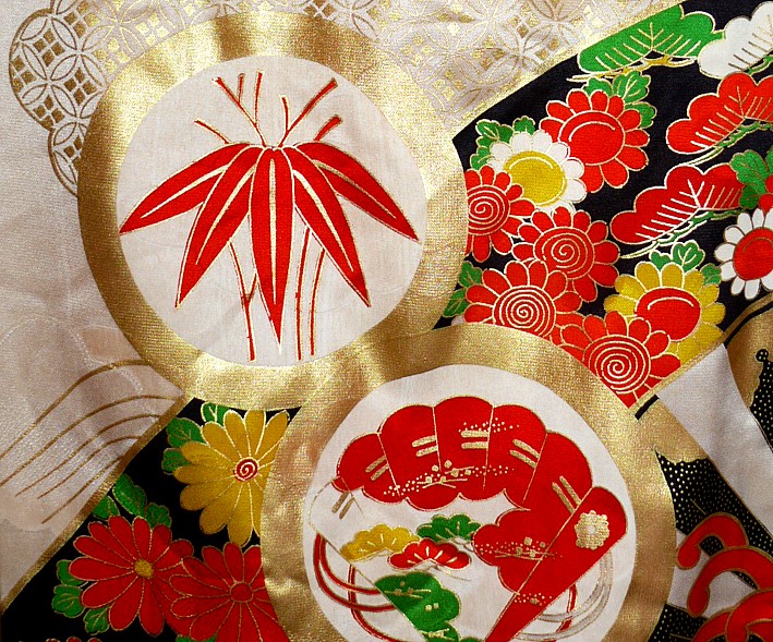 деталь росписи на шелке японского кимоно