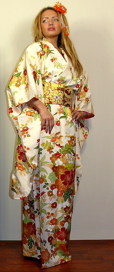  японское праздничное кимоно фурисодэ