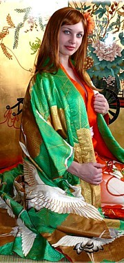  японское  шелковое свадебное кимоно с вышивкой