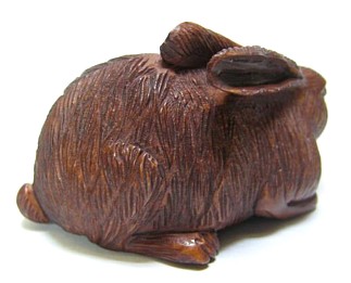 японская старинная нэцкэ из самшита Заяц в виде зайца