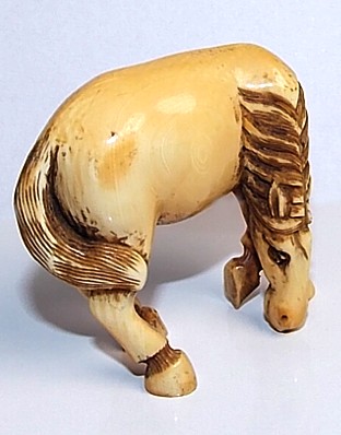 Лошадь, японская антикварная нэцкэ из слоновой кости