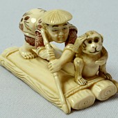 японская антикварная нецке из слоновой кости НА ПЛОТУ