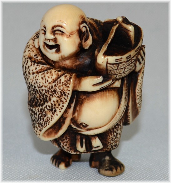 японская антикварная нэцкэ из слоновой кости в виде Хотэя, одного из Семи Богов Счастья, эпоха Эдо
