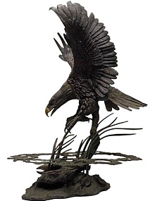 бронзозовая скульптура Орел на охоте