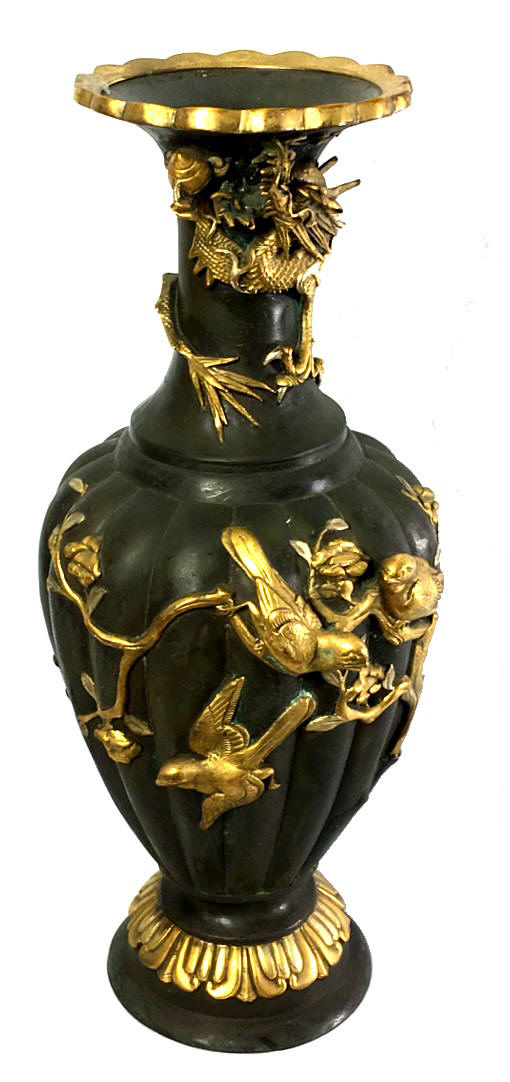бронзовая японская ваза с рельефами, 1850-е гг.