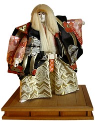 японская традиционная кукла в костюме атера театра КАБУКИ