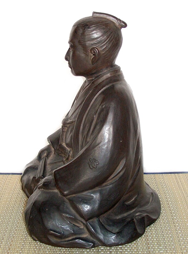 японская статуэтка сидящий Самурай