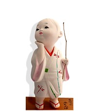 японская статуэтка Мальчик с прутиком, керамика