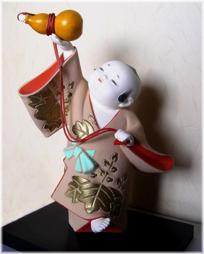 Мальчик с тыквой-горлянкой, японская статуэтка из керамики