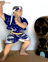 японский барабанщик, статуэтка из керамики. Япония, 1980-е гг.