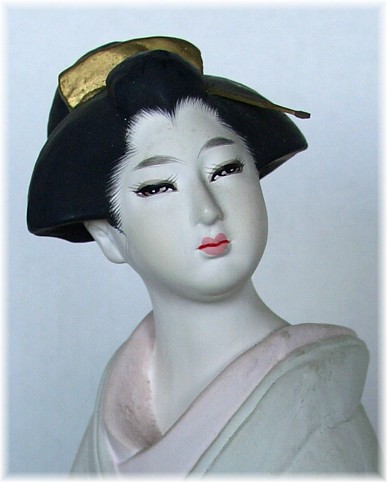японская статуэтка мастерских Хаката Девушка с зонтиком, 1960-е гг.