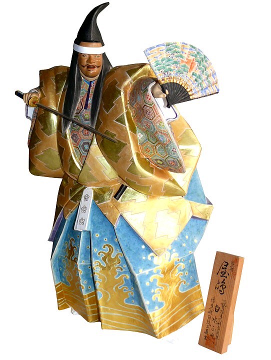 большая статуэтка в виде актера японского театра НО в маске и с мечом в руке, Япония